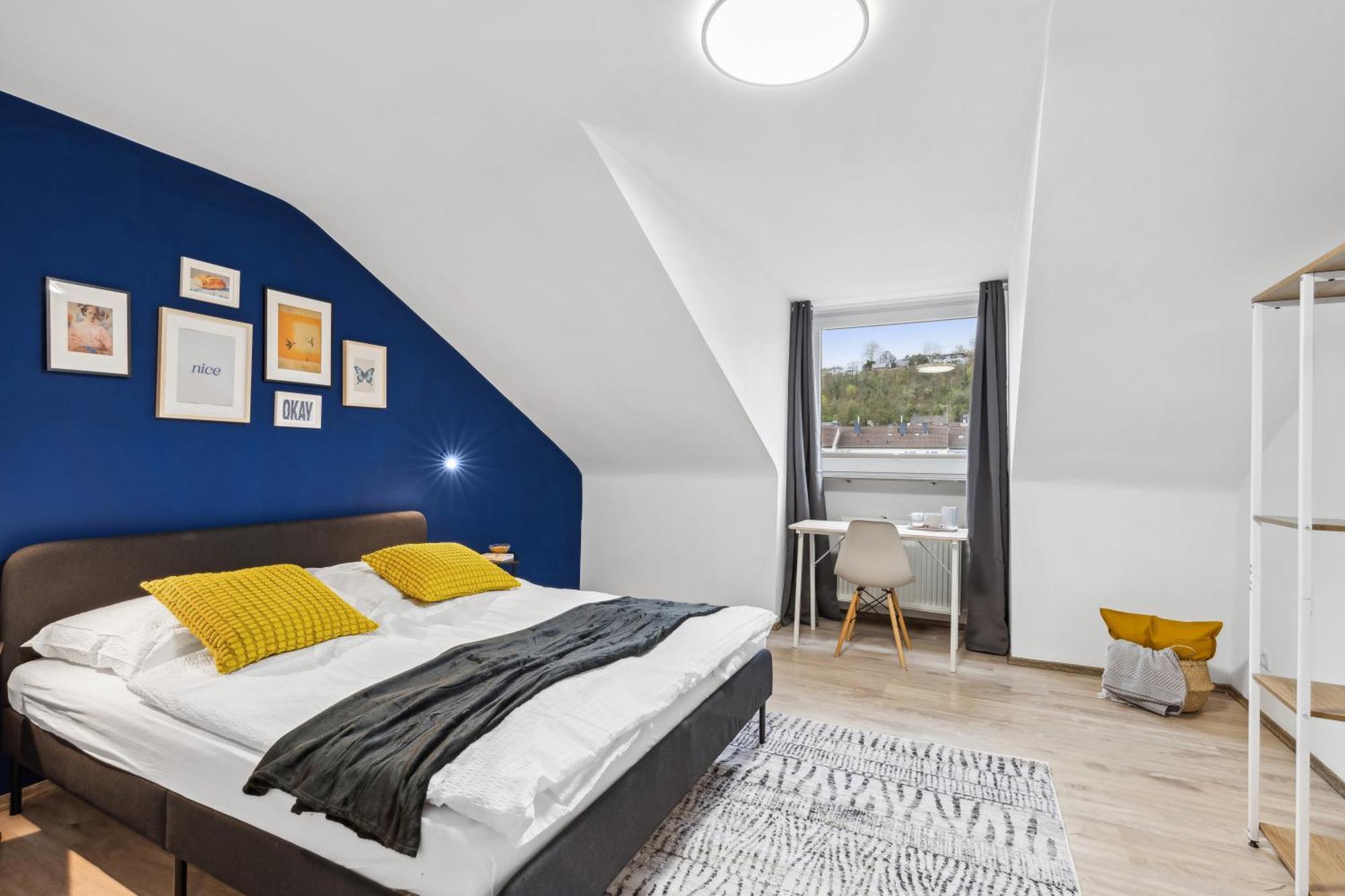 Zentrale, Grosse & Moderne In Koblenz